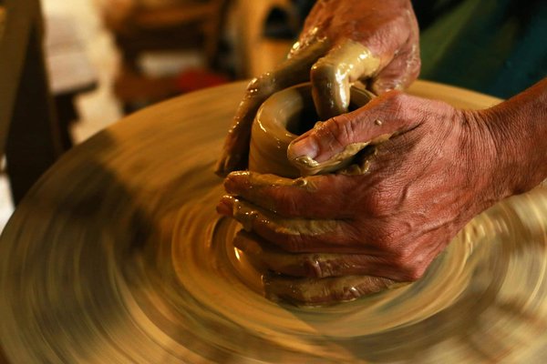 What are the best UK cruises for hands-on pottery classes from local artisans?