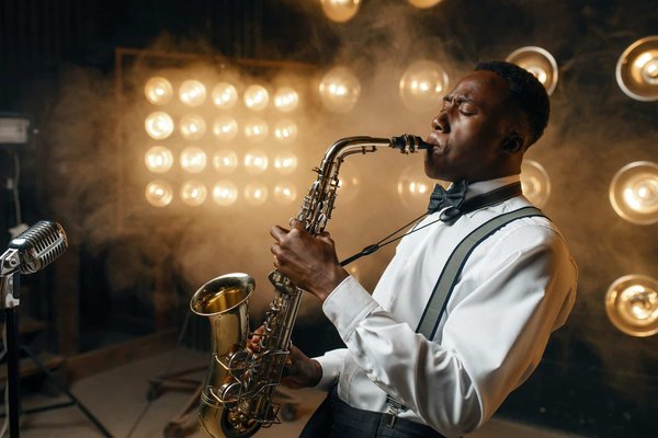 Which UK cruises offer intimate jazz nights with famous British musicians?